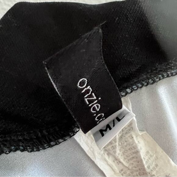 Onzie Crop Blue Geometric Tie Dye Top Athleisure Workout Medium/Large - Picture 3 of 5